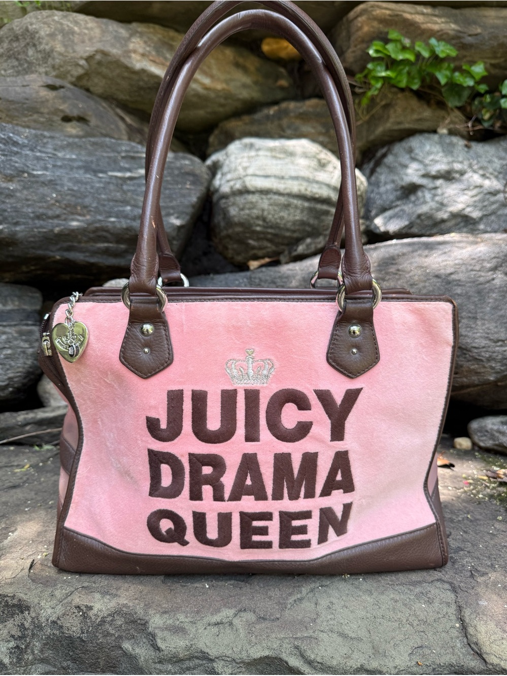 VINTAGE JUICY COUTURE “JUICY DRAMA QUEEN “ PINK VELOUR  DOG CARRIER 💖🐶